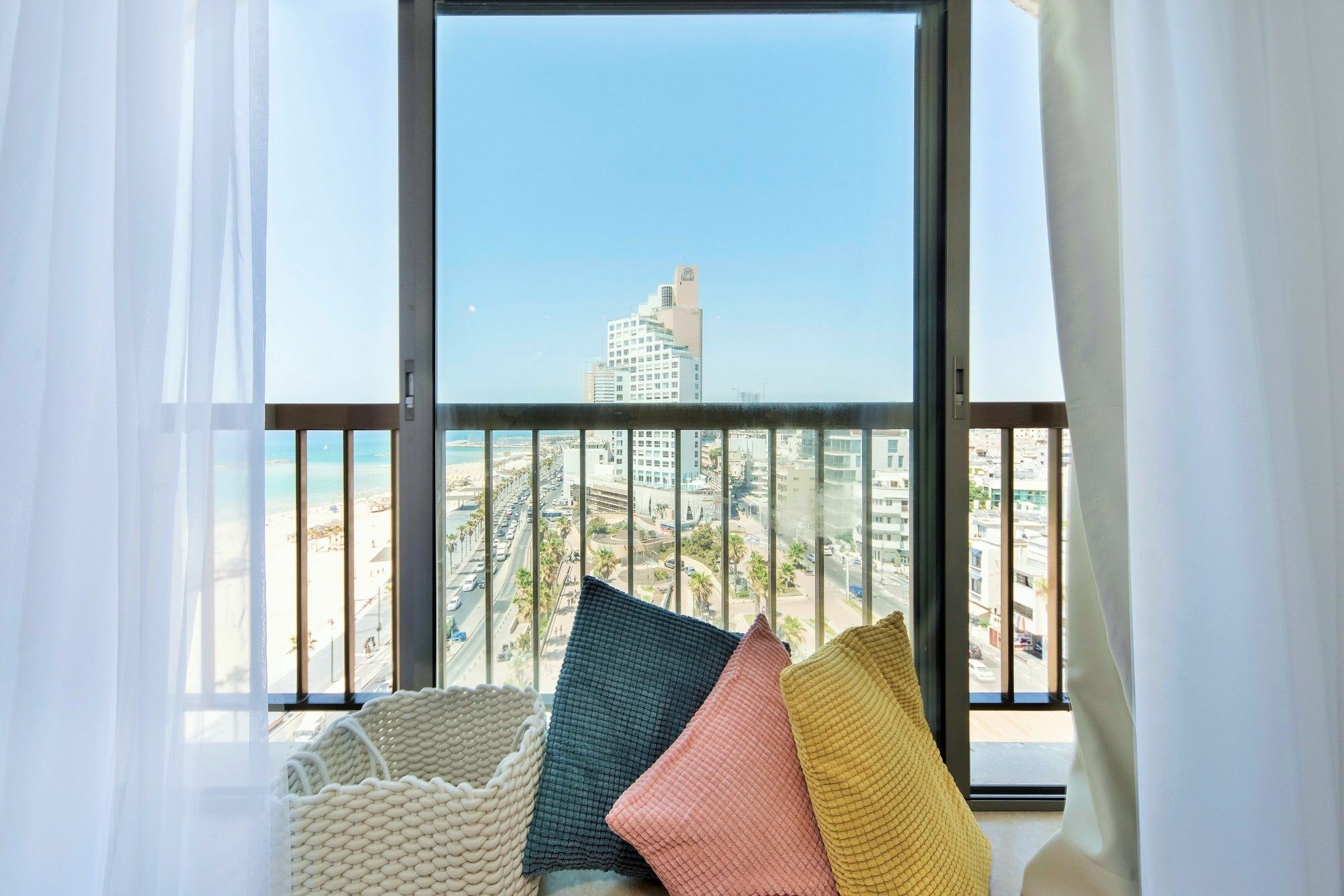 Excellent Beachfront Apt W/ Pool Access By Sea N' Rent Тель-Авів Екстер'єр фото