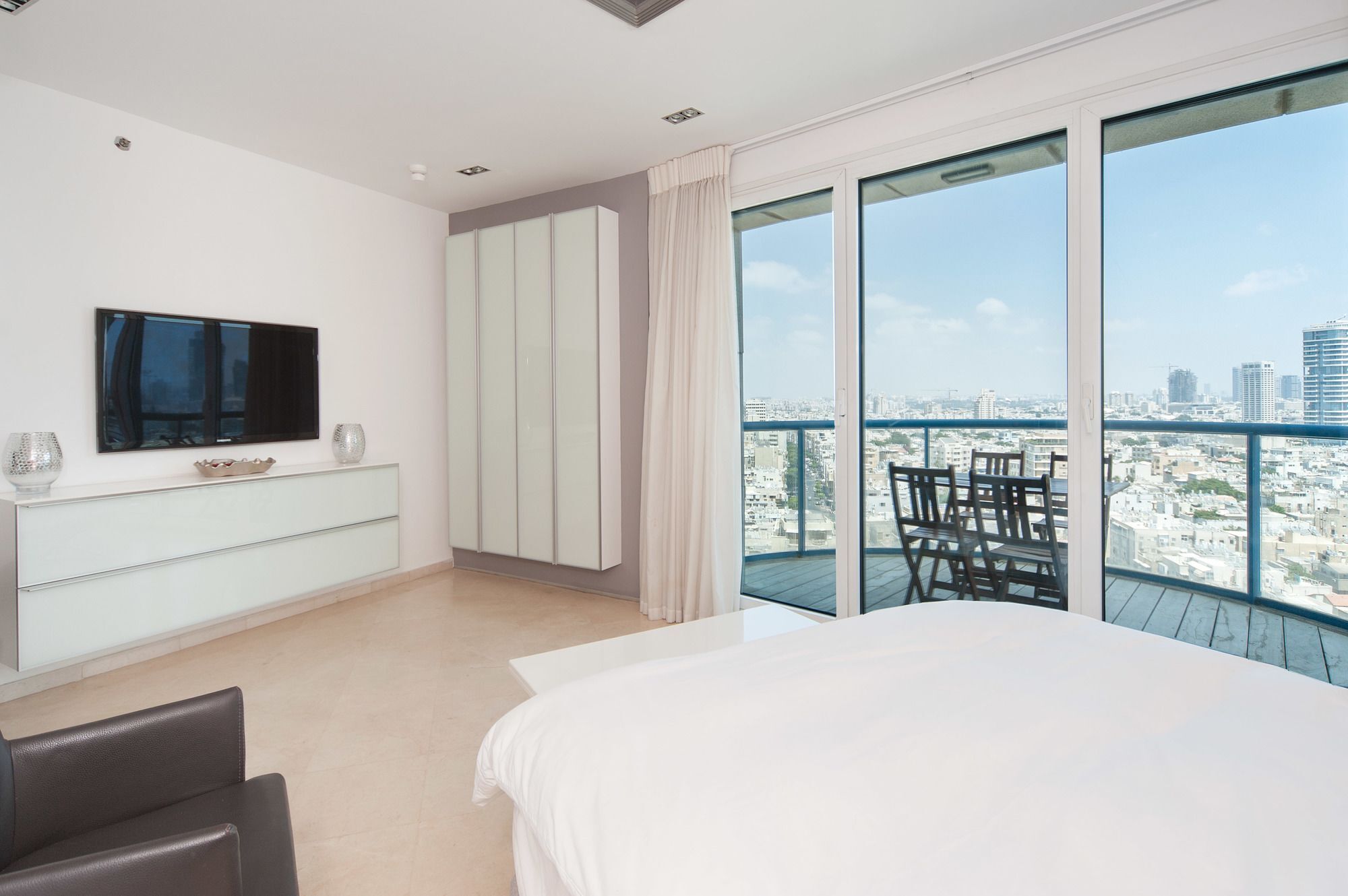 Excellent Beachfront Apt W/ Pool Access By Sea N' Rent Тель-Авів Екстер'єр фото
