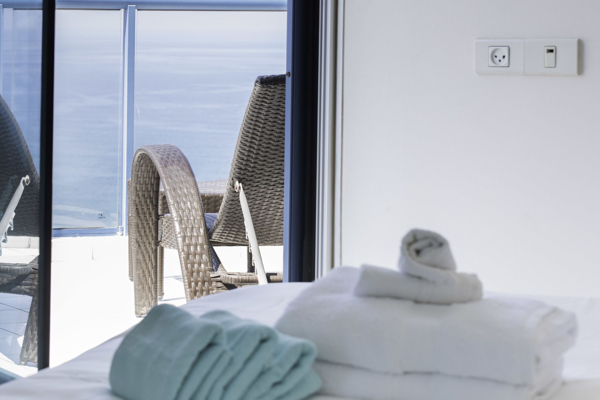 Excellent Beachfront Apt W/ Pool Access By Sea N' Rent Тель-Авів Екстер'єр фото