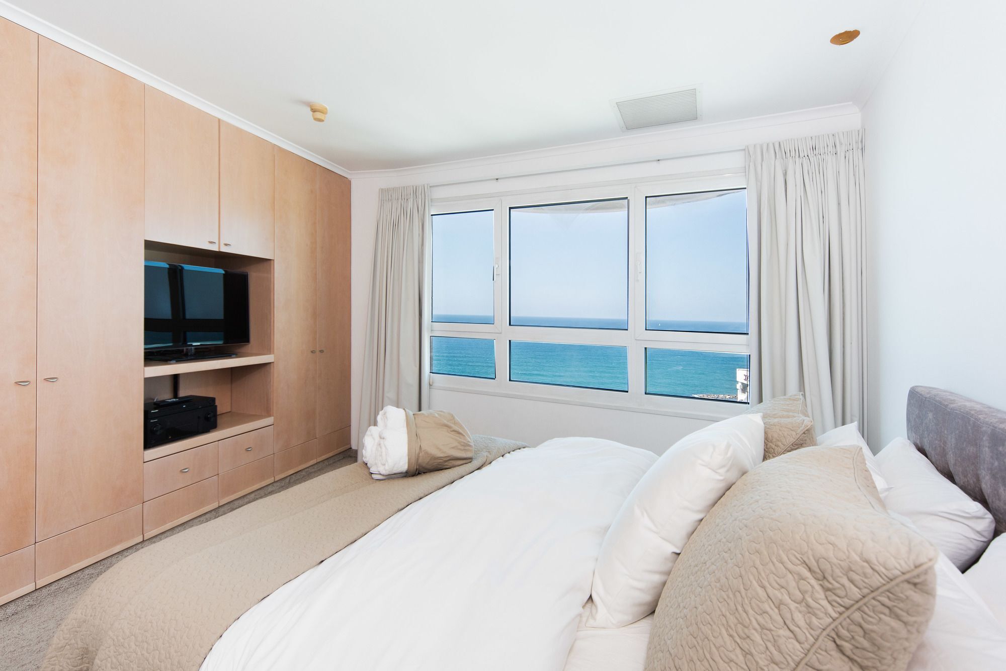 Excellent Beachfront Apt W/ Pool Access By Sea N' Rent Тель-Авів Екстер'єр фото