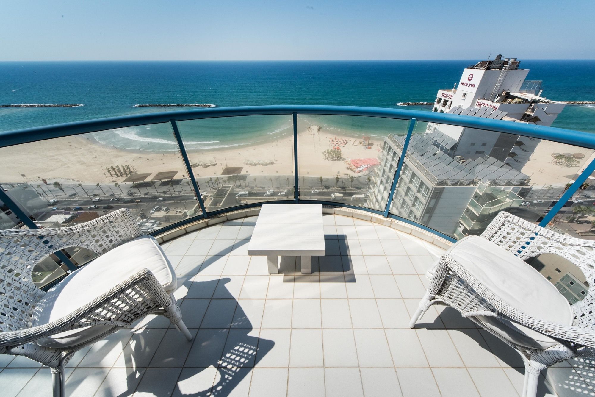 Excellent Beachfront Apt W/ Pool Access By Sea N' Rent Тель-Авів Екстер'єр фото